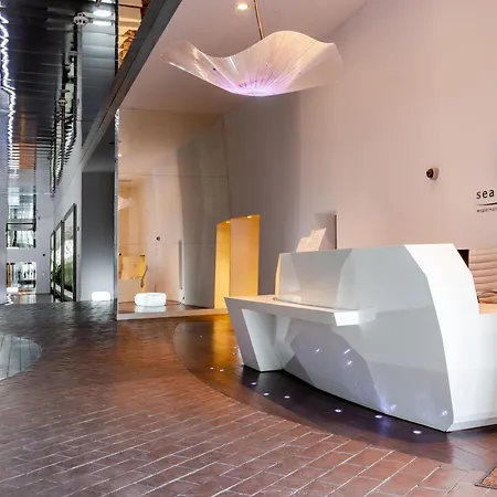 Sea Towers Luxury アパート